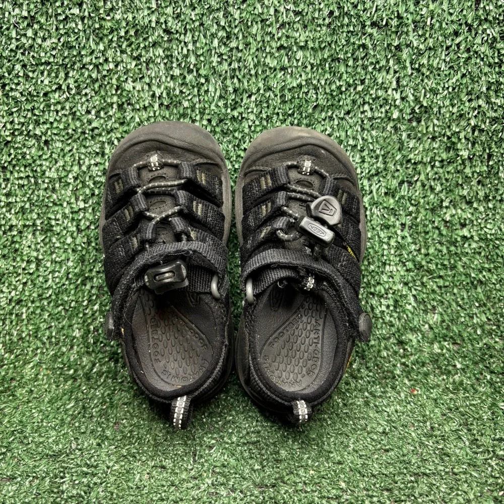KEEN Newport H2 Waterproof Washable Outdoor Adventure Sandal Black Child Size 8